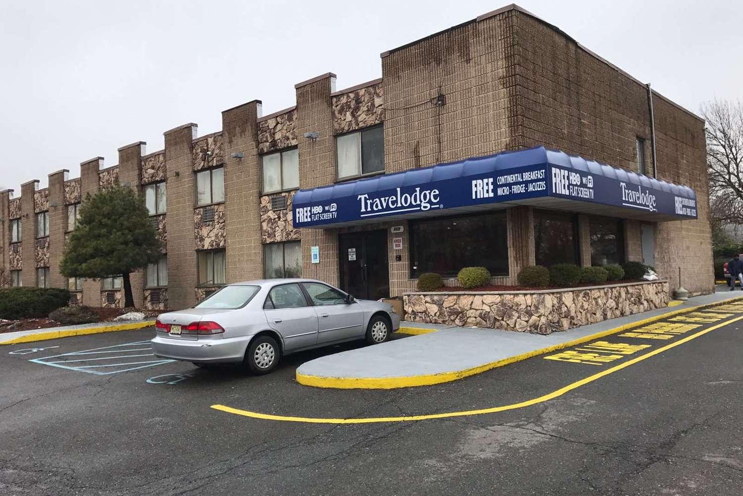 Travelodge By Wyndham Avenel Woodbridge Екстериор снимка