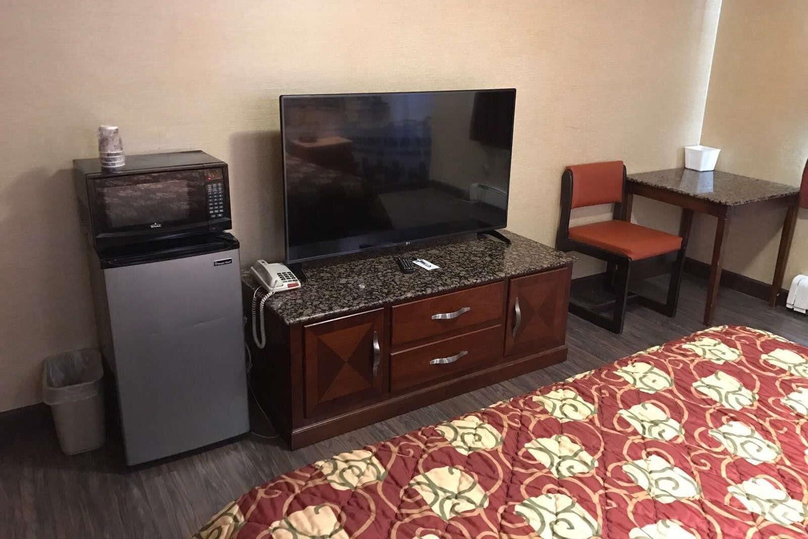 Travelodge By Wyndham Avenel Woodbridge Екстериор снимка